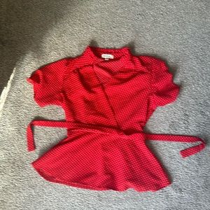 red tshirt that you cant tie around the back